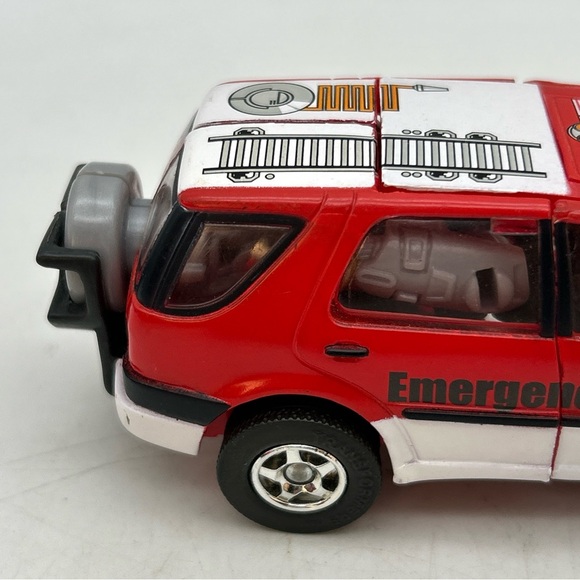 Transformers Universe Deluxe RATCHET Weapons Emergency Rescue SUV (No Weapons) - Picture 2 of 10